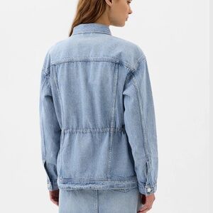 GAP Jeans Oversized Cinched-Waist Denim Jacket